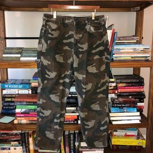 American Eagle Straight Leg Corduroy Camo Pants 16 EUC